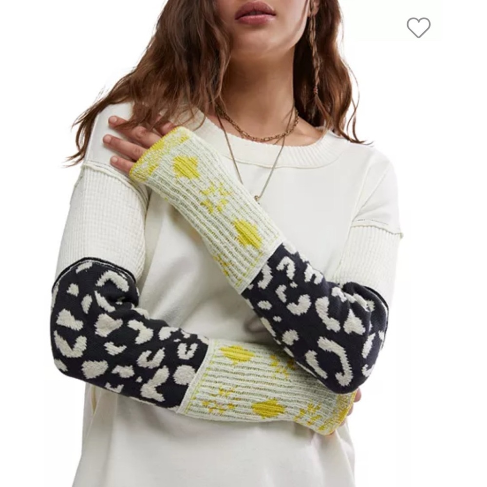 NWT FREE PEOPLE TIGER STYLE STUFF TEE 
WHITE, BLACK & YELLOW 
SIZE XS